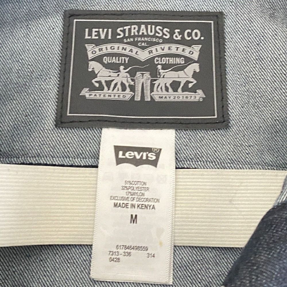 Levis Trucker Jacket with Hide -a- Way Hoodie Size L Dark Blue Logo Snaps Women - Picture 4 of 12